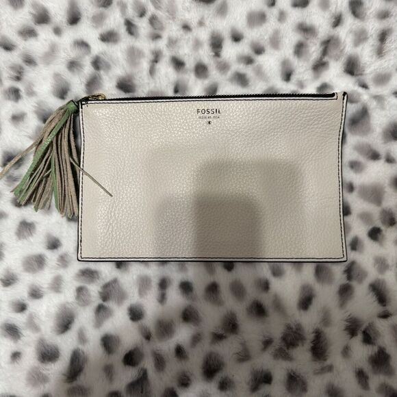 Fossil white pebbled leather pouch with green tassle 9x6” - Picture 1 of 5